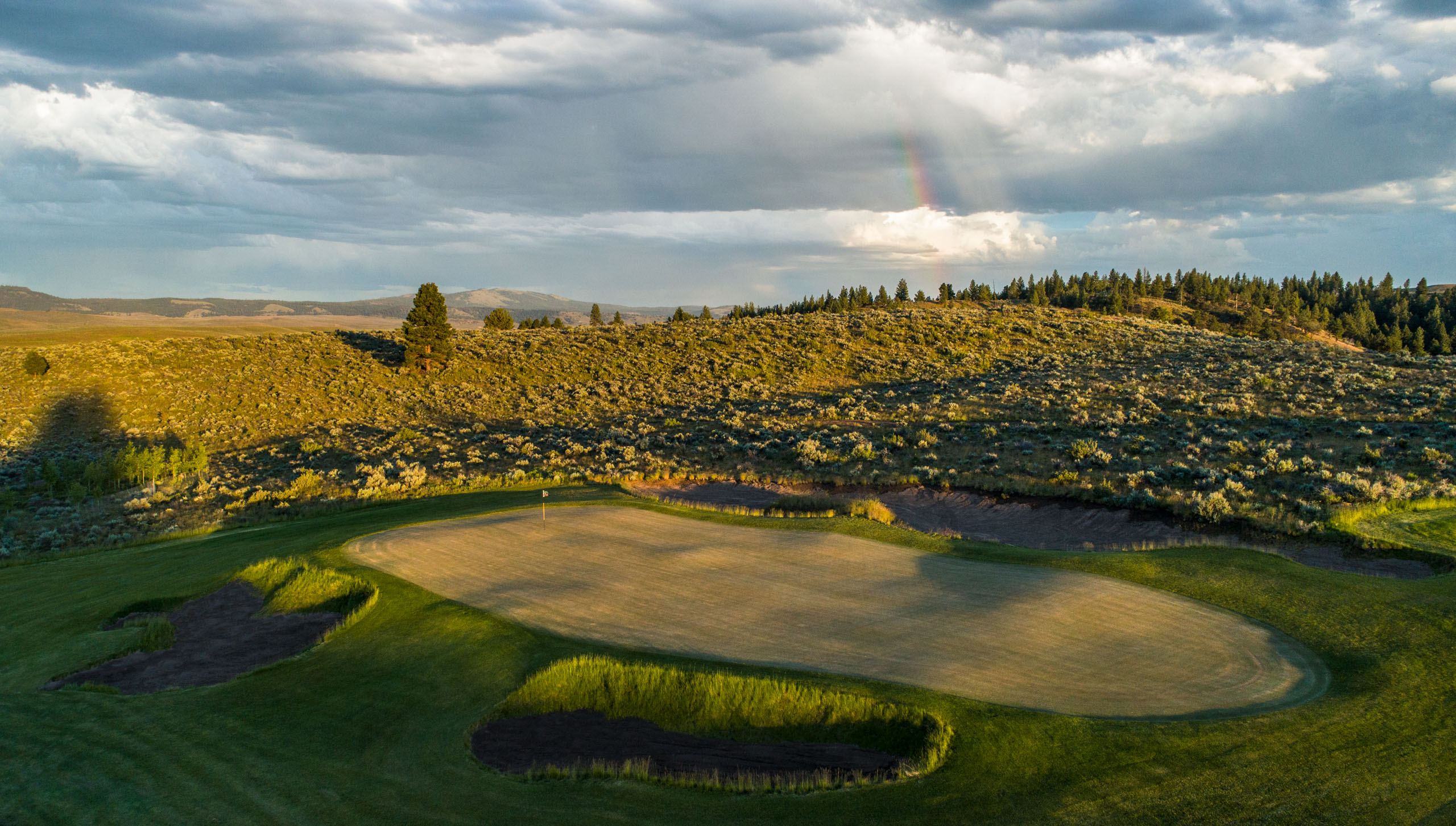 The rolling topography makes for rollicking golf, including Hankins’ downhill 18th, which offers guests the chance to win a flask of local rye by hitting the “longest drive of their life.”