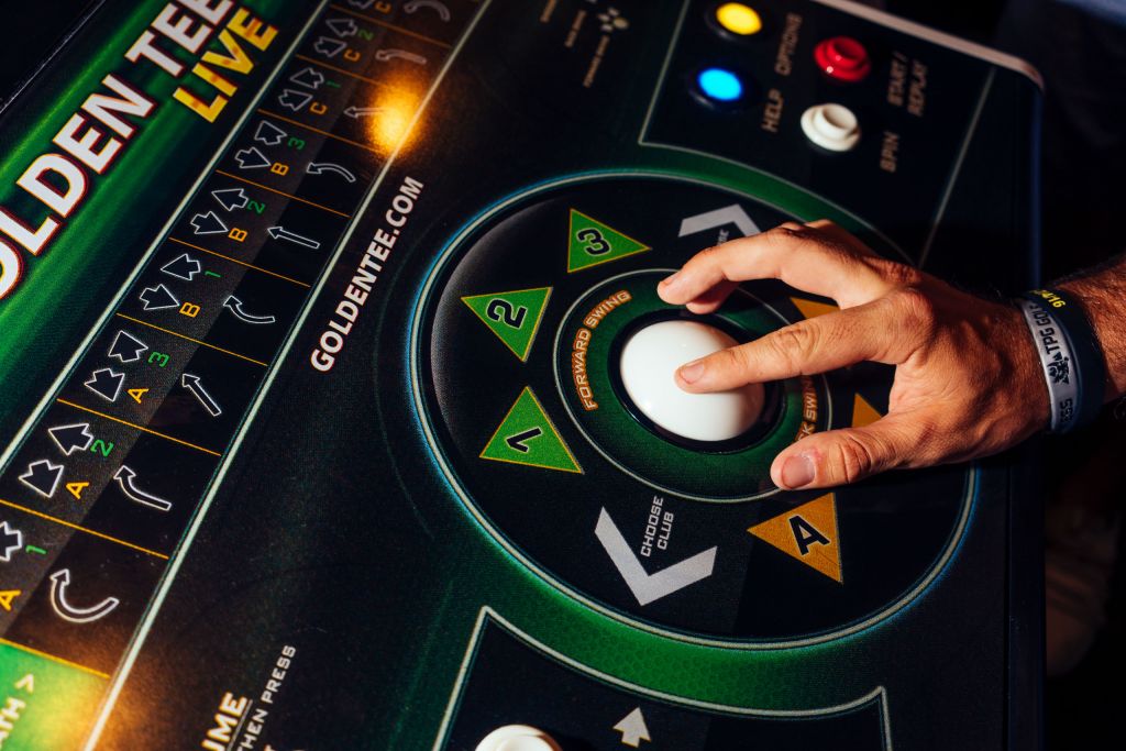 Players play the game Golden Tee at Crystal City Sports Pub in Arlington, Va. Photo by Lexey Swall